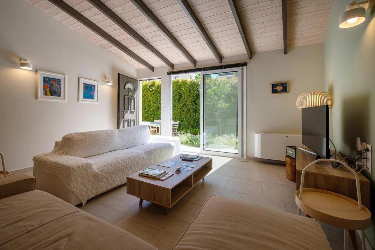 Linas Home - Kalamata Mediterranean Villas Екстериор снимка